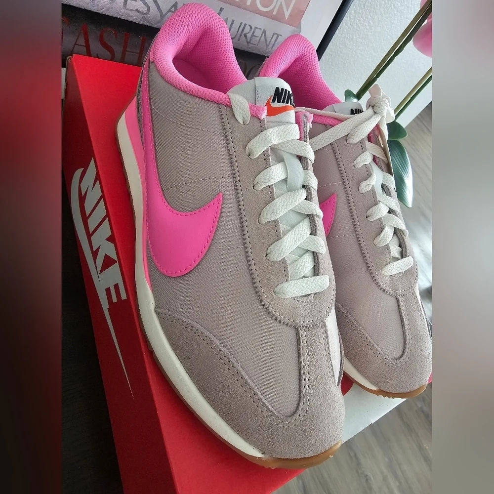 Nike nwt stylish